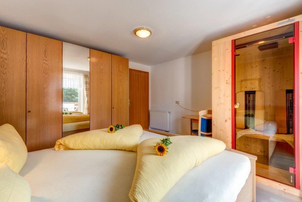 Ferienwohnung 1 Doppelzimmer mit Terrasse und Infrarotkabine